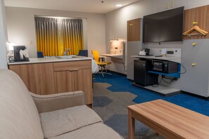 Studio Suite, 1 giường cỡ king, không hút thuốc | Nệm có lớp đệm bông, két bảo mật tại phòng, bàn 