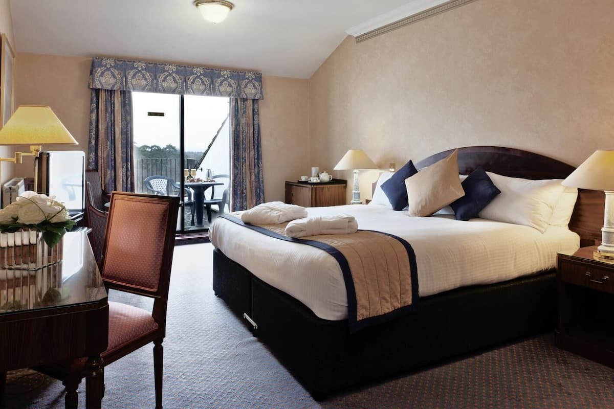 Zimmersafe, Verdunkelungsvorhänge, schallisolierte Zimmer