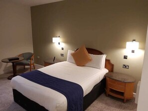 Standard Double Room | In-room safe, blackout curtains, soundproofing, iron/ironing board - Copthorne Hotel Effingham Gatwick (Crawley)