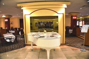 Dining - Copthorne Hotel Effingham Gatwick (Crawley)