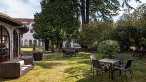 BBQ/picnic area - Copthorne Hotel Effingham Gatwick (Crawley)