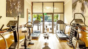 A gym with treadmills, elliptical machines, and a rowing machine. - Copthorne Hotel Newcastle (Newcastle-upon-Tyne)