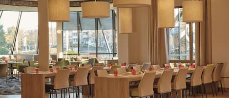 2 restaurants, spécialités Cuisine méditerranéenne