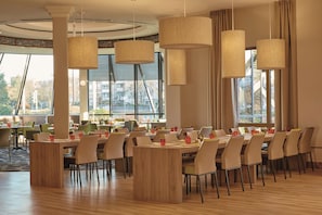 2 restaurants, spécialités Cuisine méditerranéenne