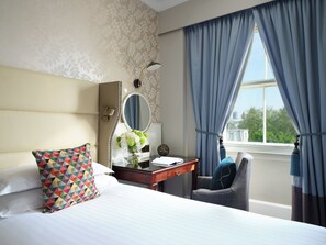 Cosy Single Room - Single Bed | Hypo-allergenic bedding, in-room safe, individually decorated