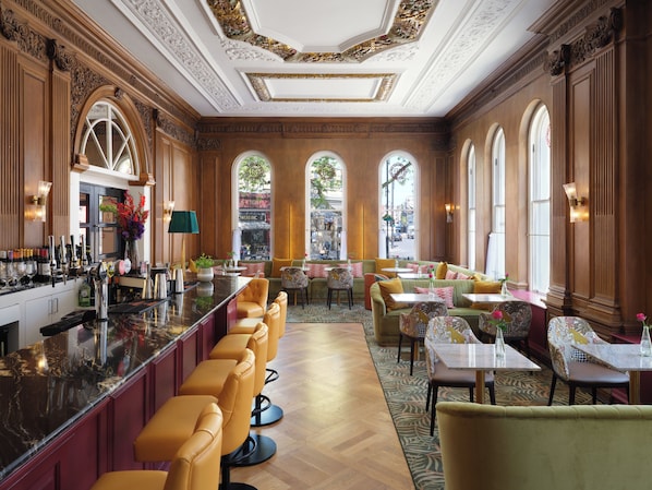 2 restaurants servant le petit déjeuner, spécialités Cuisine asiatique