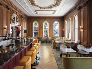 2 restaurants, breakfast, lunch, dinner served; Asian cuisine - The Bailey's Hotel London Kensington (London)