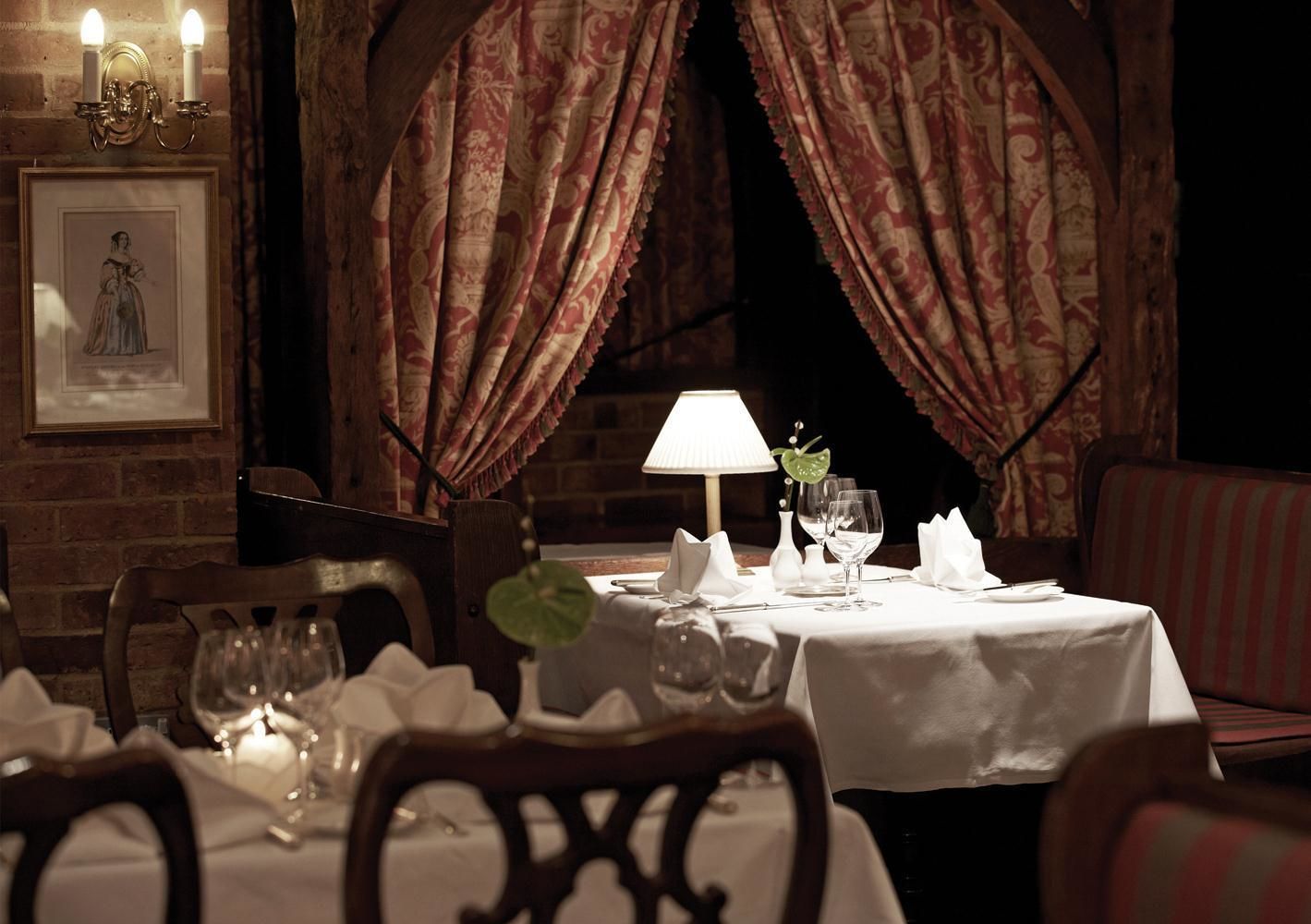 2 restaurants, breakfast, lunch, dinner served; British cuisine 