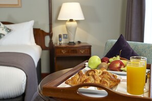 Daily buffet breakfast (GBP 15.95 per person)