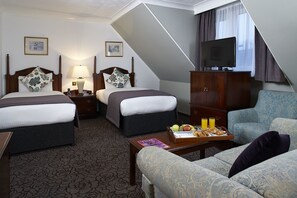 Superior Double or Twin Room | Bathroom | Combined shower/tub, free toiletries, hair dryer, towels