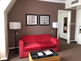Studio Suite | Living room | Flat-screen TV