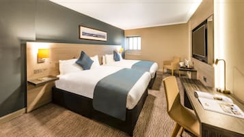 Literie hypoallergénique, coffres-forts dans les chambres, bureau