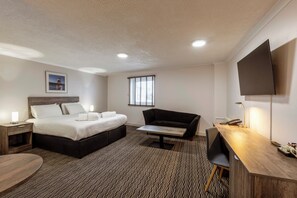 Standard Double Room | Hypo-allergenic bedding, in-room safe, desk, iron/ironing board