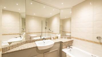 Combined shower/bathtub, eco-friendly toiletries, hair dryer, towels