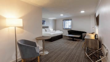 Hypoallergeen beddengoed, een kluis op de kamer, een bureau