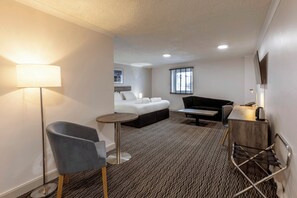 Standard Double Room | Hypo-allergenic bedding, in-room safe, desk, iron/ironing board