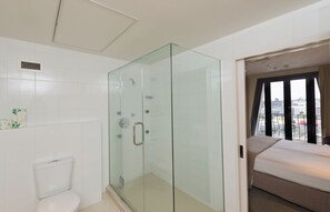 普通套房 | 浴室 | 淋浴設備、環保梳洗用品、風筒、提供毛巾