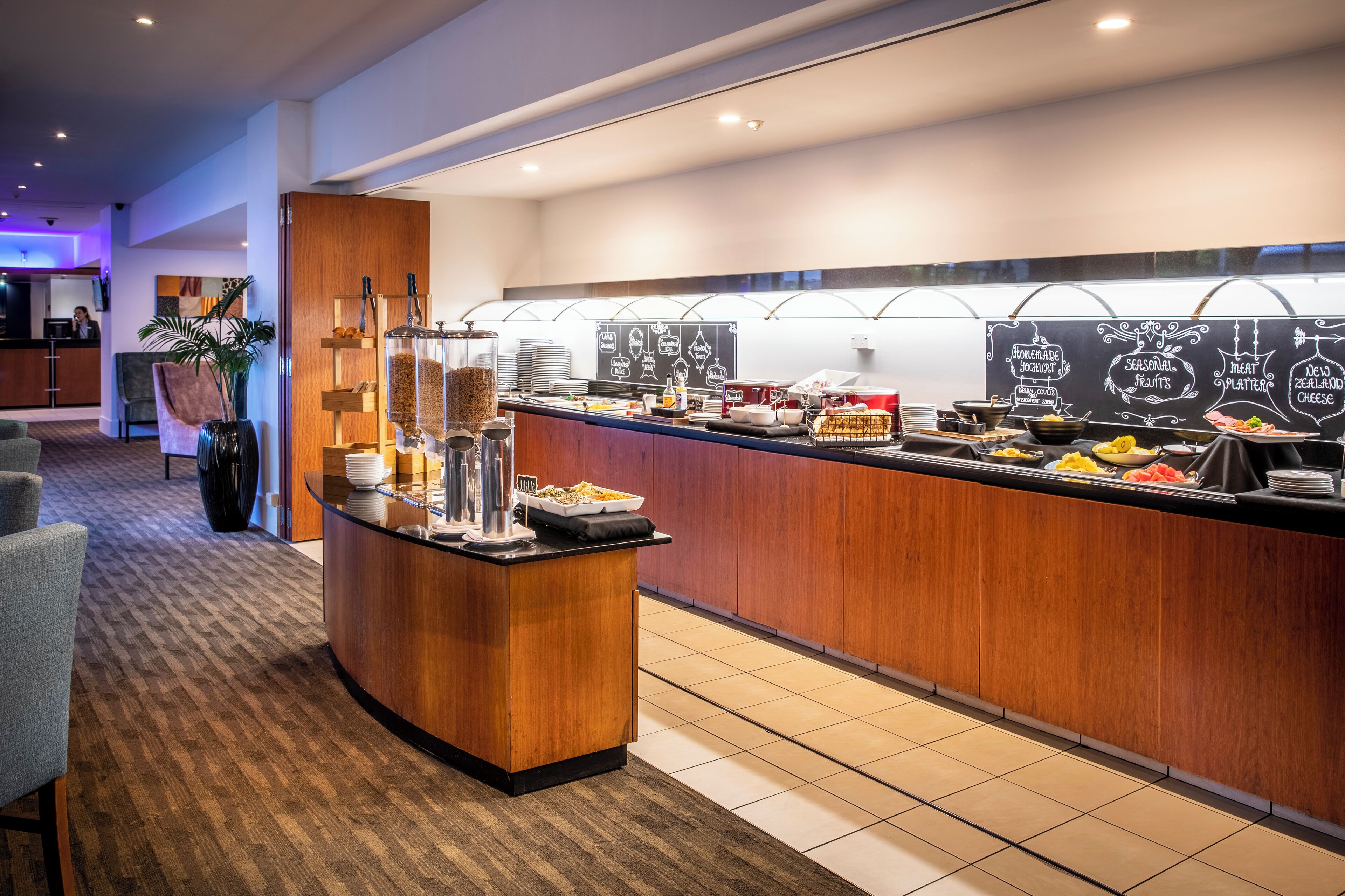 Desayuno buffet todos los días (NZD 35.00 por persona) 