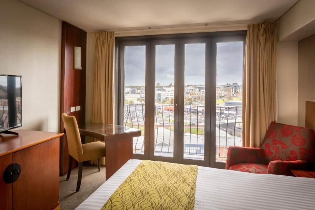 In-room safe, desk, blackout drapes, soundproofing