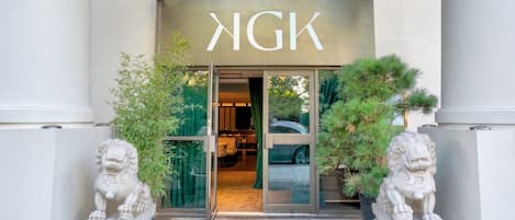 2 restaurants, spécialités Cuisine internationale