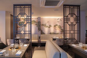 2 Restaurants, Frühstück, Mittagessen, Abendessen, internationale Küche
