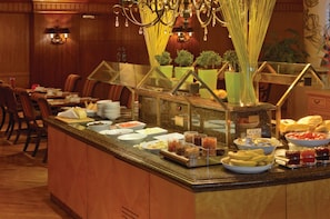 Daily to-go breakfast (GBP 20.00 per person) - Millennium Hotel and Conference Centre Gloucester London (London)