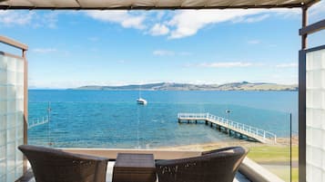 Superior Twin Room with Lake View | Balcony