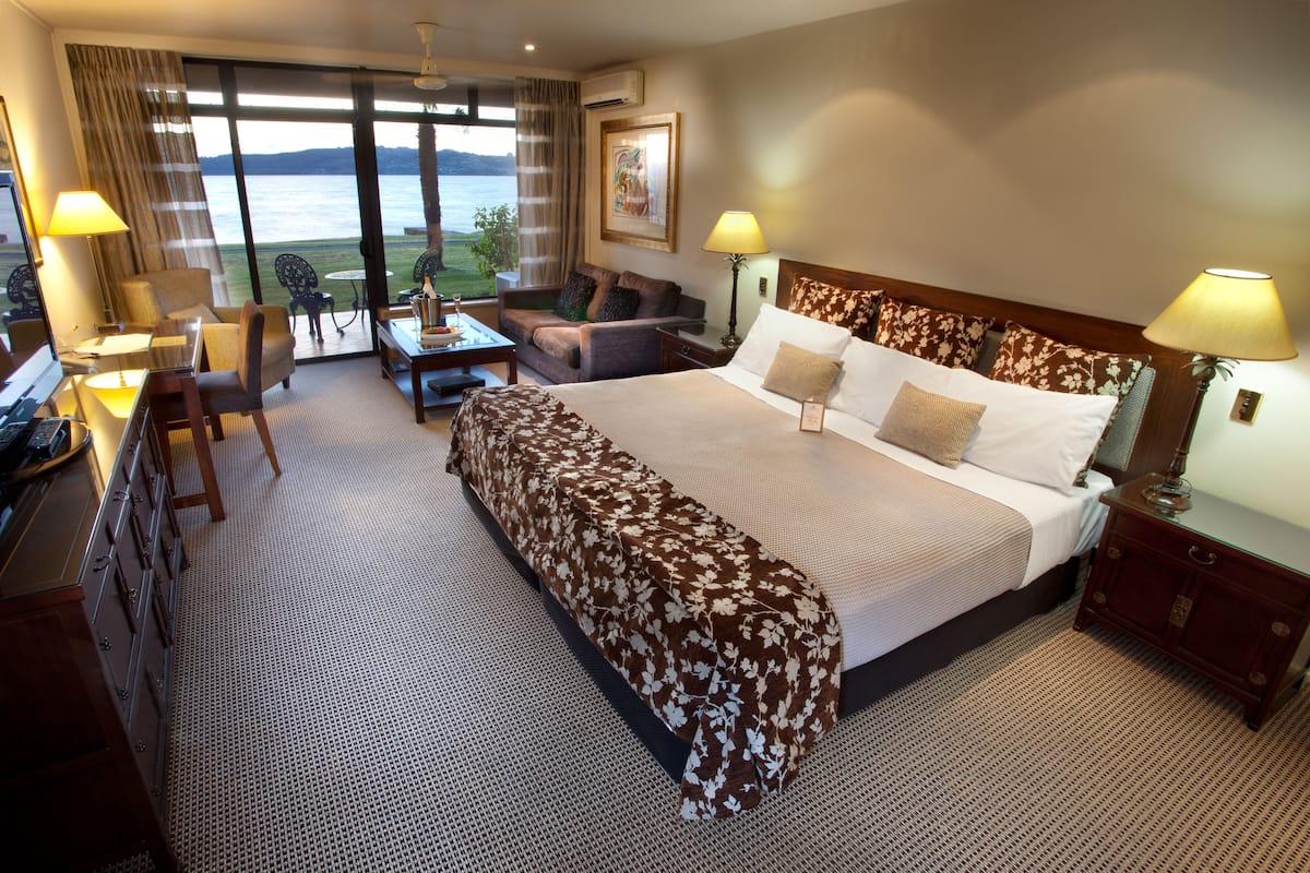 Superior King Room with Lake View