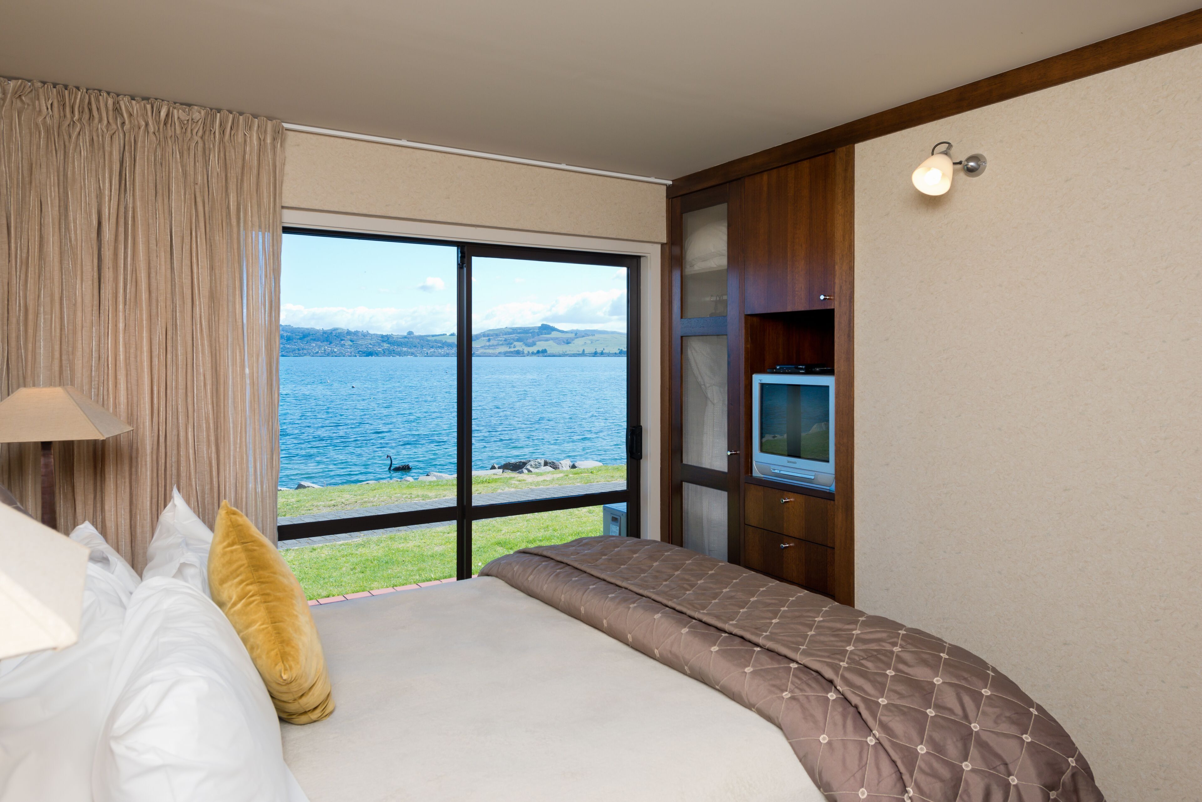 Premium bedding, in-room safe, individually furnished, desk
