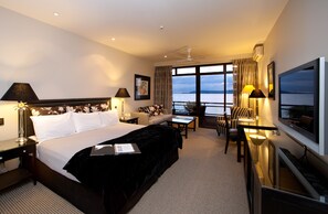 Junior Suite King with Lake View | 1 bedroom, premium bedding, in-room safe, individually furnished