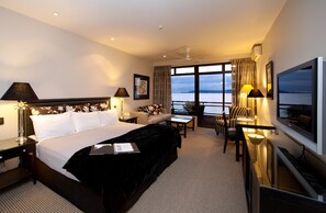 Junior Suite King with Lake View