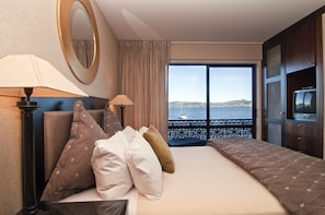 Suíte júnior | Roupas de cama premium, cofres nos quartos, individualmente mobiliados