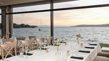 FrĂŒhstĂŒck, Mittagessen, Abendessen, lokale KĂŒche, Blick auf den Strand
