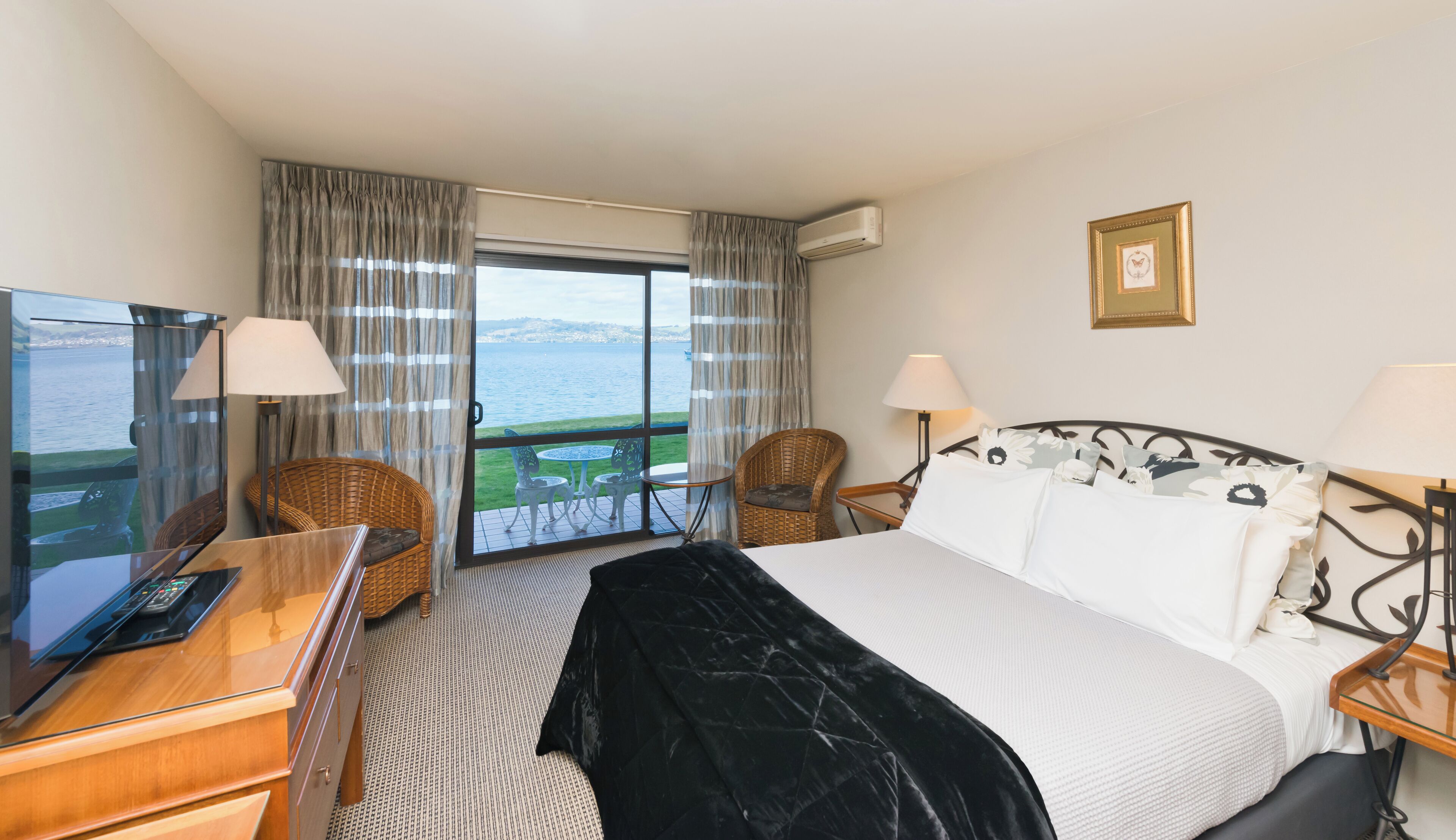 Premium bedding, in-room safe, individually furnished, desk