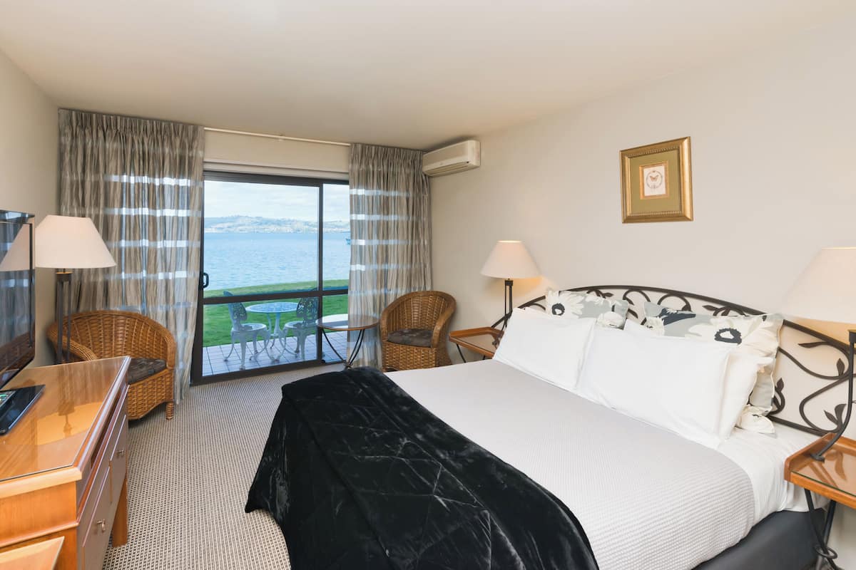 Premium bedding, in-room safe, individually furnished, desk