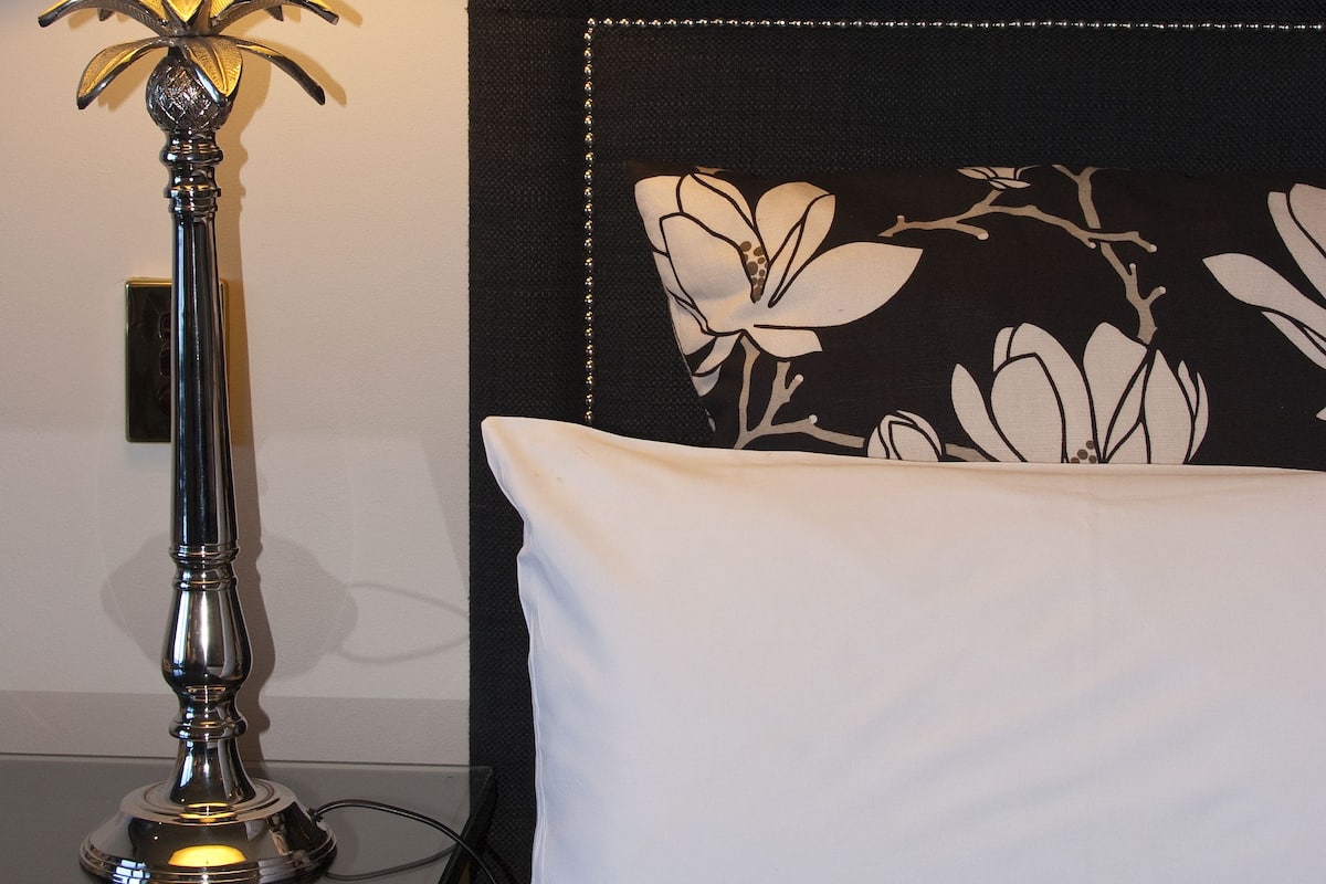 Junior Suite King with Lake View