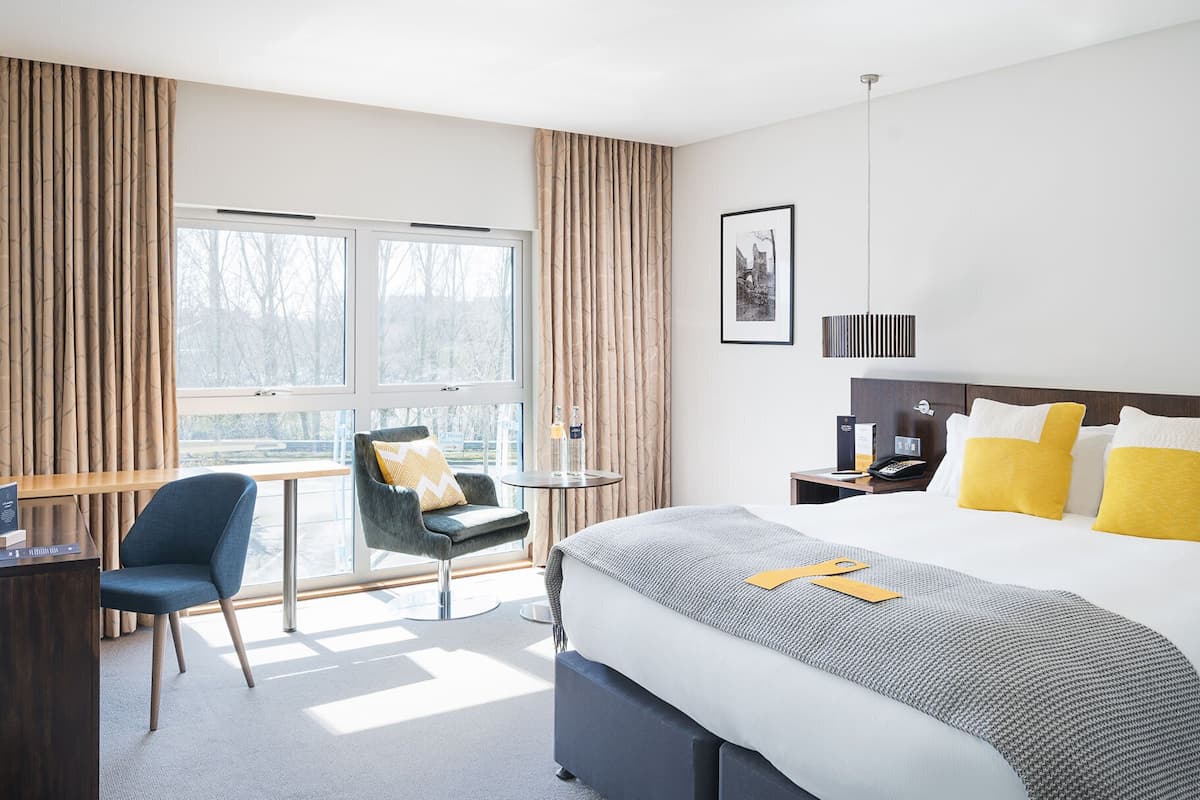 Premium Room, 1 King Bed | 1 bedroom, in-room safe, desk, iron/ironing board
