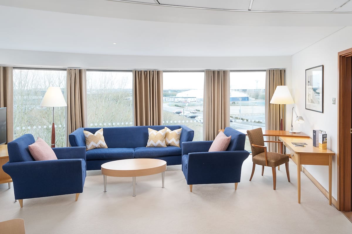 suite, 1 bedroom (with living area) | 1 bedroom, in-room safe, desk, iron/ironing board