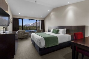 Superior Room, 1 King Bed, Lake View