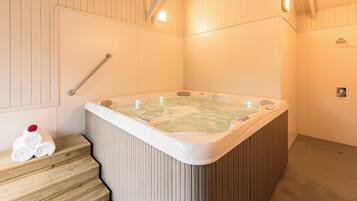 Indoor spa tub