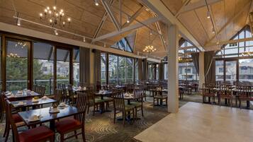 Café da manhã com buffet todos os dias (NZD 35 por pessoa)