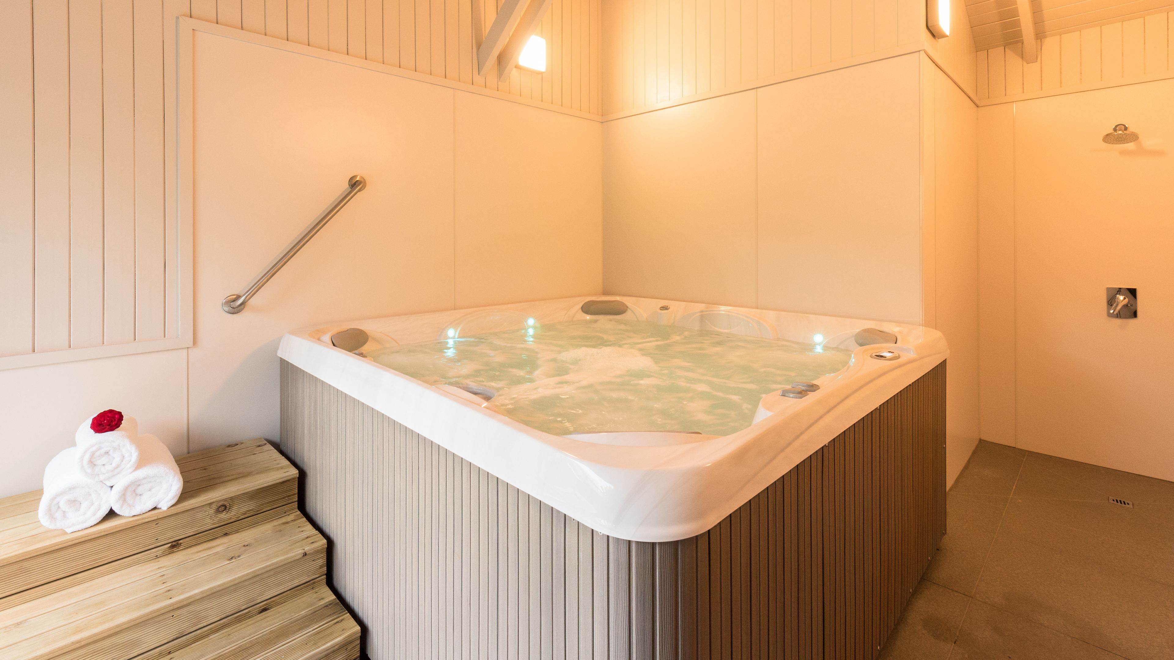 Indoor spa tub