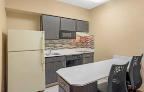 Fridge, microwave, stovetop, dishwasher - Extended Stay America Suites Lancaster County (Mountville)