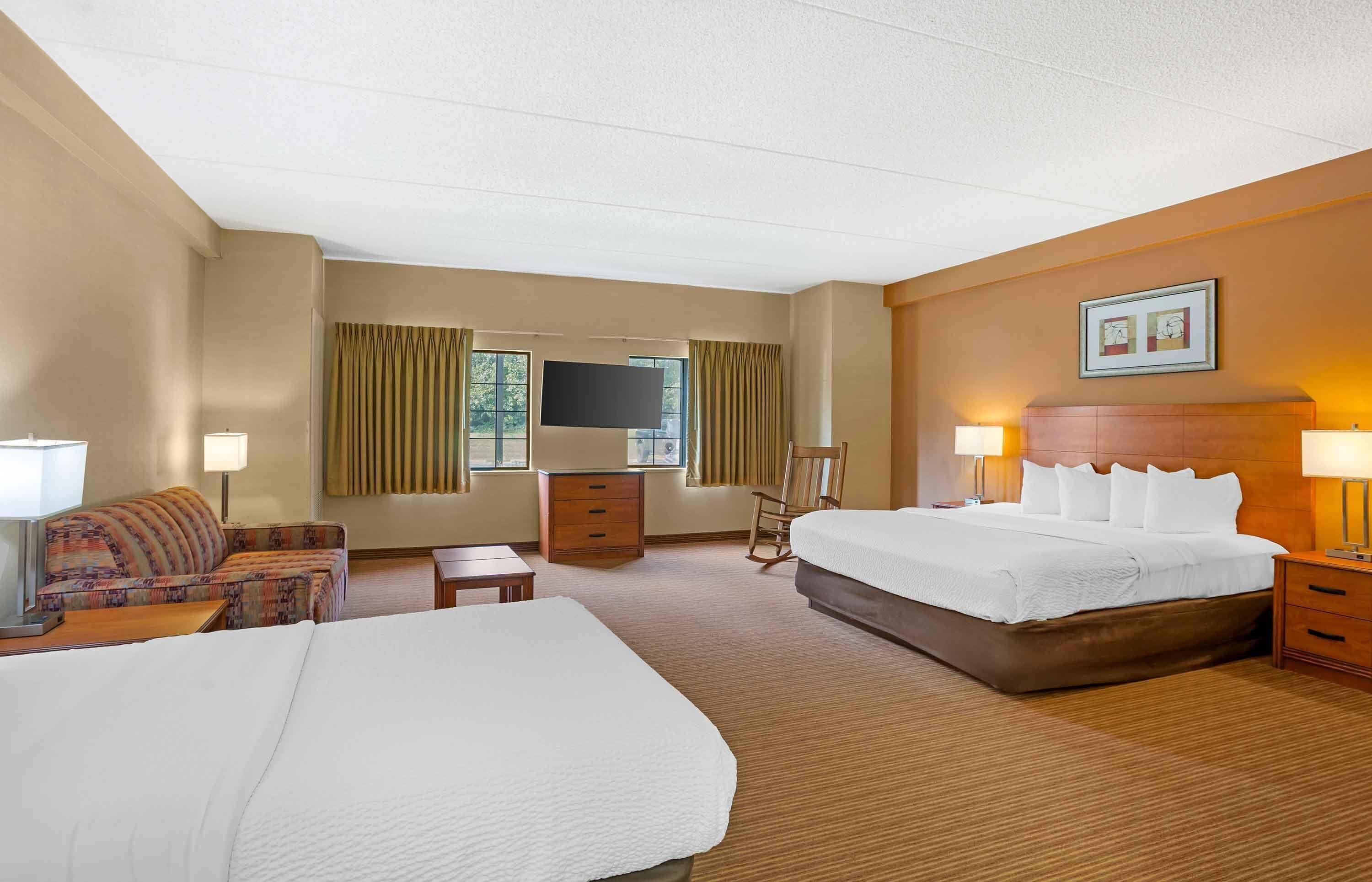 Desk, laptop workspace, iron/ironing board, free WiFi