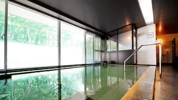 Indoor spa tub