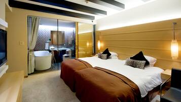 Junior Suite, 2 Single Beds | Premium bedding, blackout drapes, iron/ironing board, free WiFi