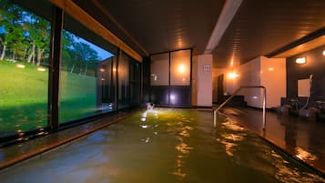 Bathtub spa indoor