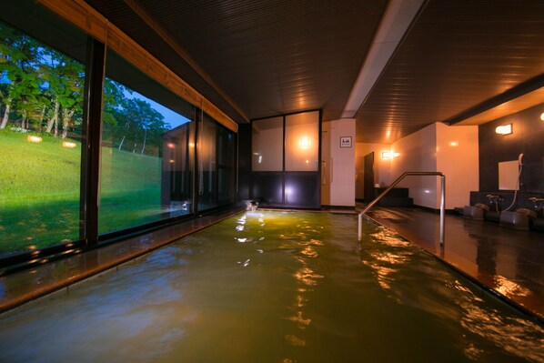 Indoor spa tub