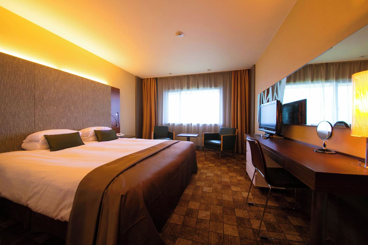 Seprai premium, tirai kedap cahaya, dan setrika/meja setrika