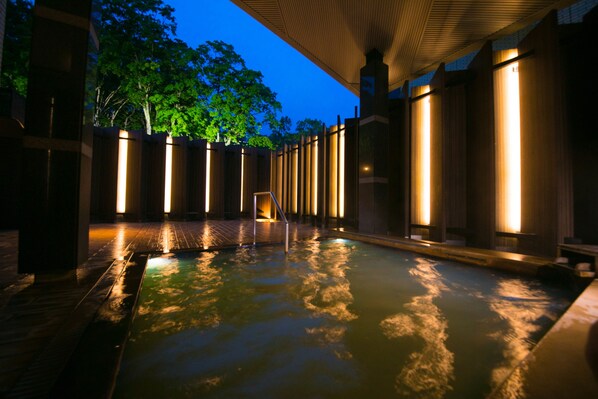 Bañera de hidromasaje exterior
